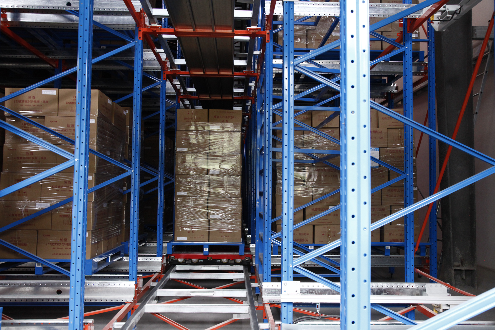 白酒行业仓储新宠---四向式穿梭车