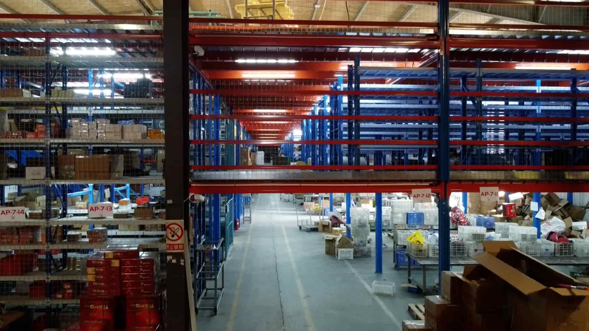 新郑某物流仓库横梁式货架钢平台案例